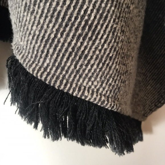 ATM Anthony Thomas Melilo Sweater Poncho Fringe Trim Excellent Condition - Picture 5 of 6